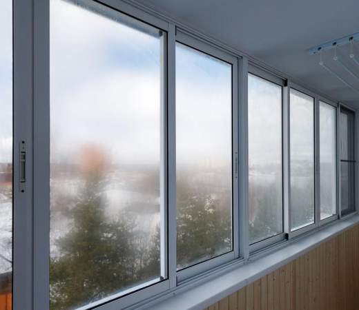 Остекление балкона холодными раздвижными окнами из алюминиевого профиля в Жуковском