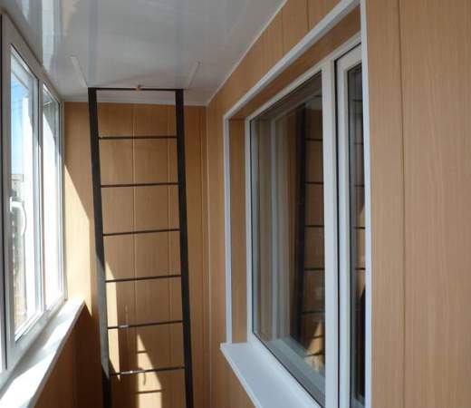 Светлые пластиковые панели для отделки балконов в Жуковском