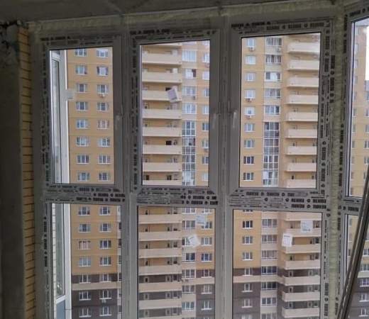 Теплое панорамное остекление лоджии пластиковыми окнами REHAU в Жуковском