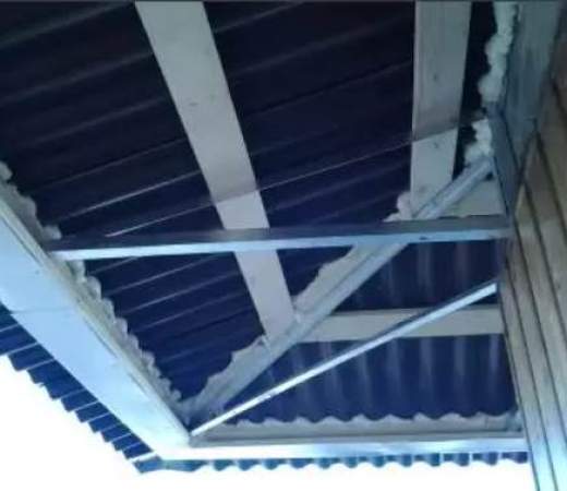 Зависимая крыша на балкон с остеклением в Жуковском