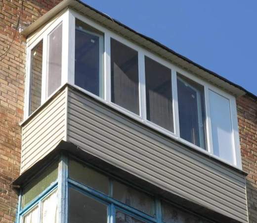 Теплое остекление балкона с монтажом крыши в Жуковском