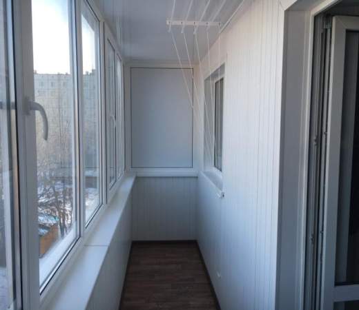 Теплое остекление балкона пластиковыми окнами REHAU в Жуковском