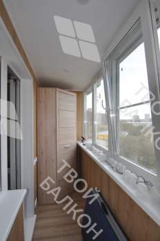 Остекление лоджии окнами с мультифункциональным стеклопакетом и отделка